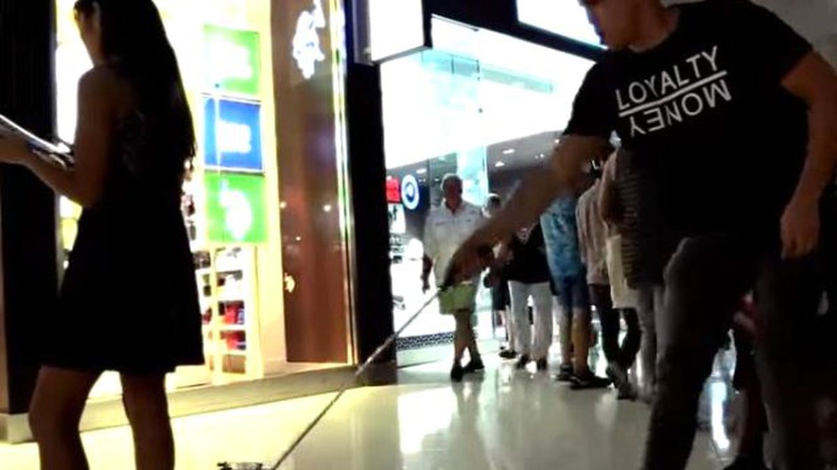 Etek Altı Fotoğraf Çeken Adama İnsanların Tepkileri