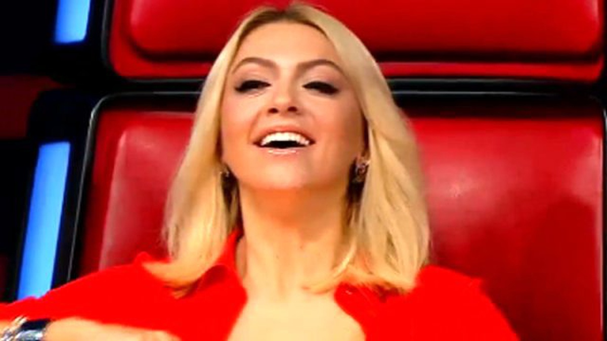 Hadise\'ye Verdiği Yanıt Herkesi Kahkahaya Boğdu: \'Evde Sahne Alıyorum!\'