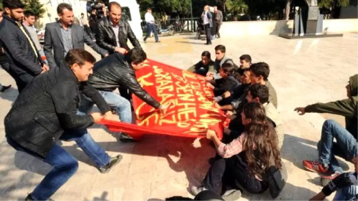 Hastane Önündeki Oturma Eylemine Polis Müdahalesi