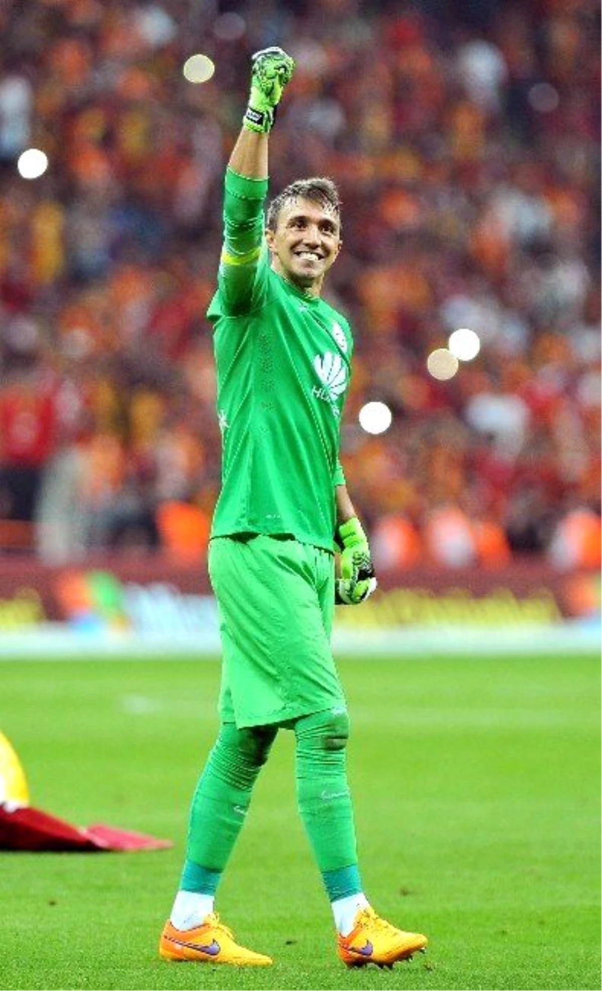 Kritik Maçta Gözler Muslera ve Julıo Cesar\'da