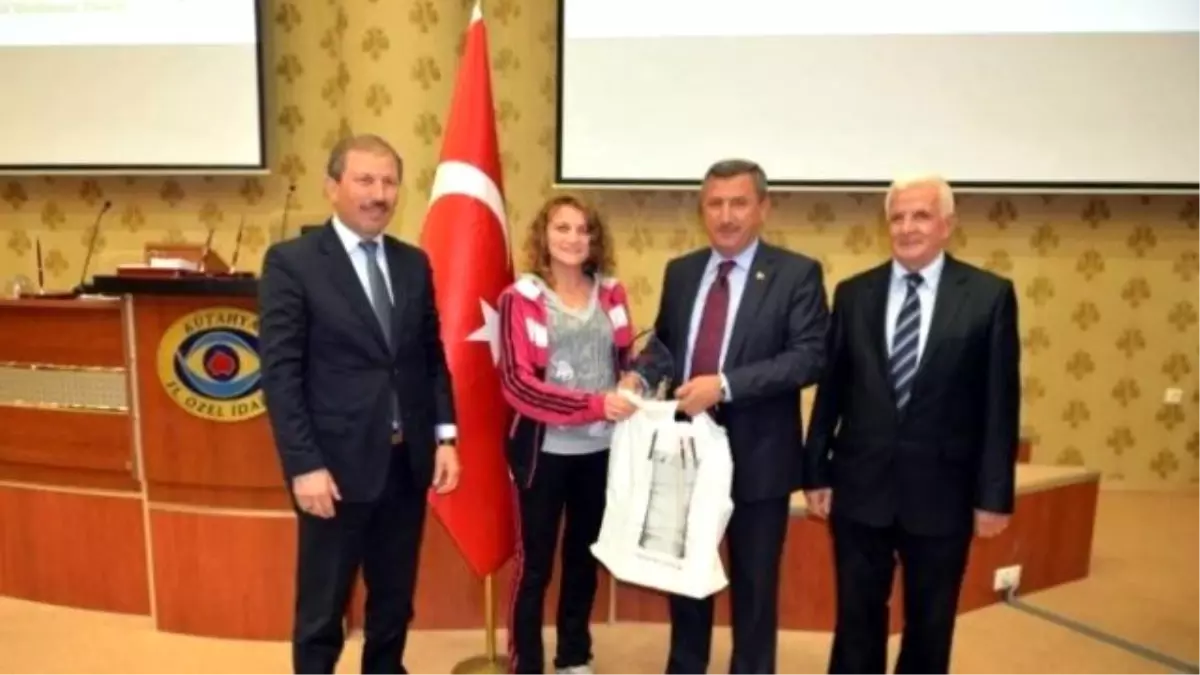 Kütahya\'da Başarılı Sporculara Ödül