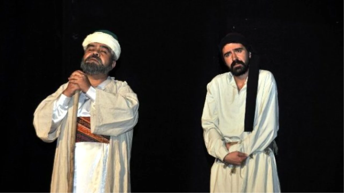 Mamak Kent Tiyatrosu "Yunus Emre" Oyunuyla Perdelerini Açtı