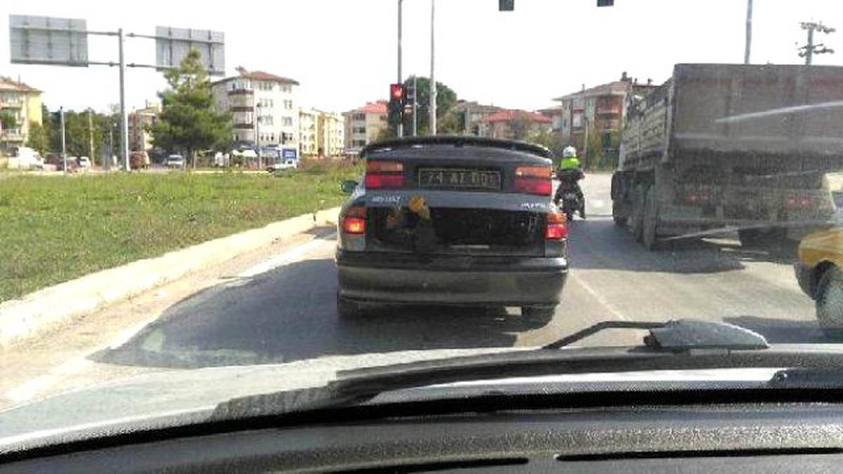 Otomobil Bagajında İşçi Taşıyan Şoföre Soruşturma