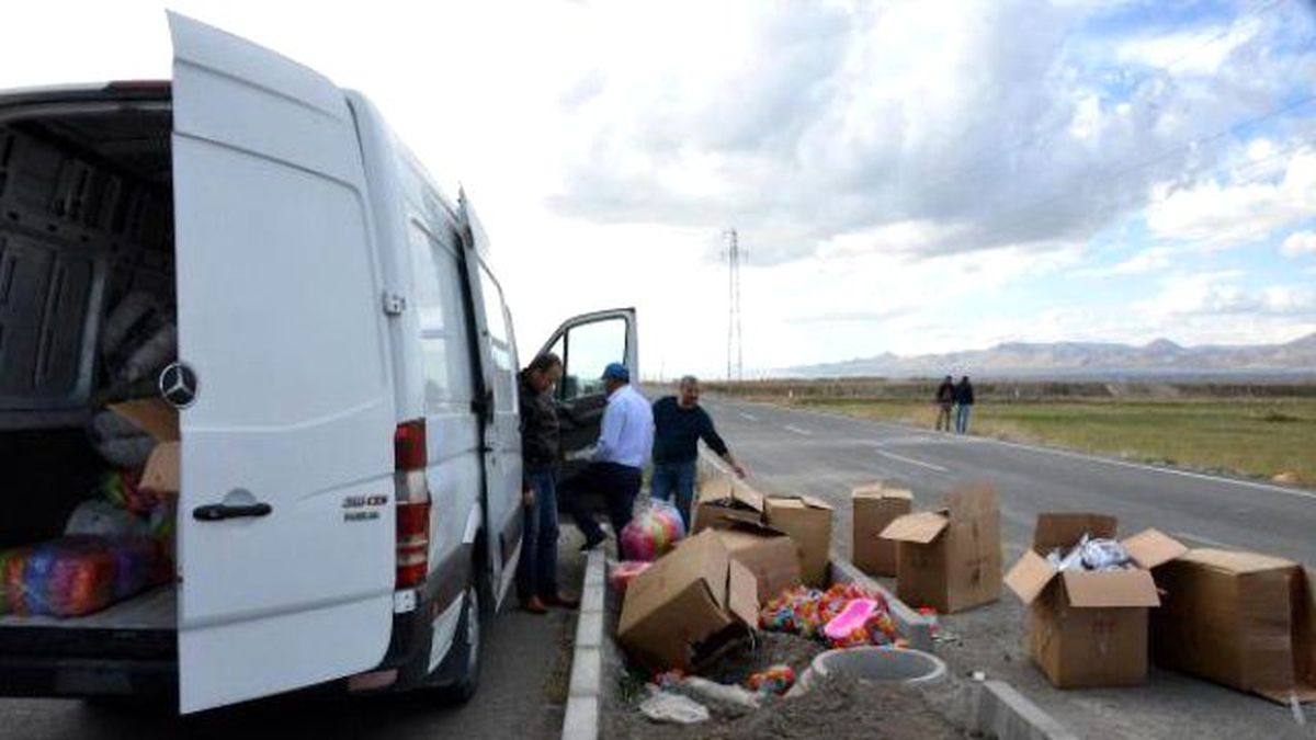 Police Launches Bomb Operation Over Minibus, Finds Truckload Toys