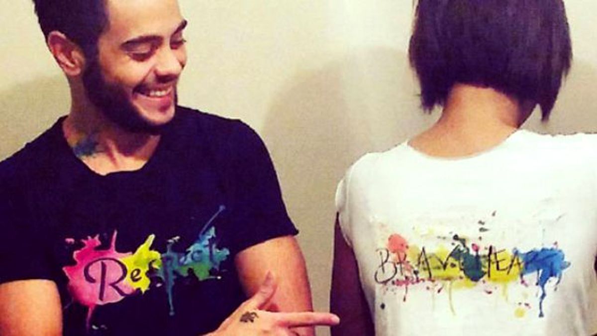 Rüzgar Erkoçlar Tişört Tasarladı