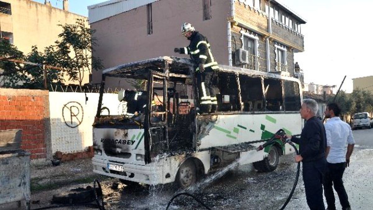 Seyir Halindeki İşçi Servisi Alev Aldı