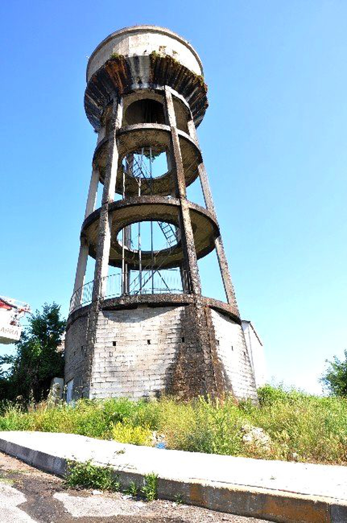 Su Deposu Yenilenerek Saat Kulesi Olacak