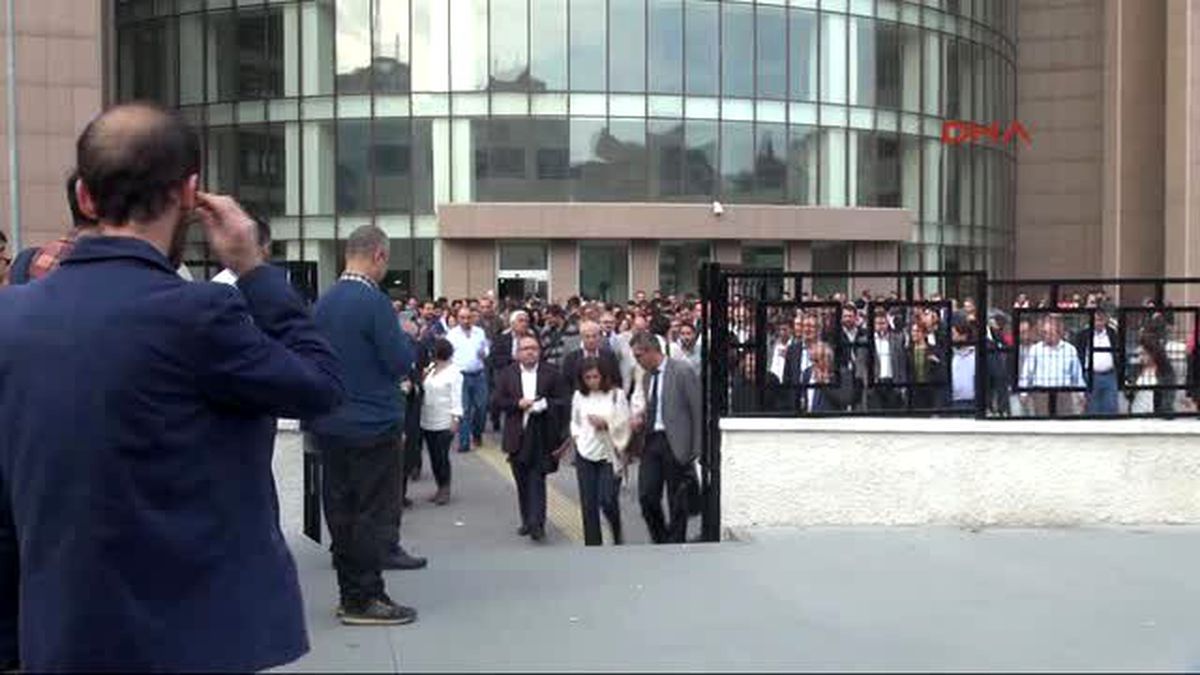 Tahir Elçi Serbest Bırakıldı, Adliye Önünde Konuştu