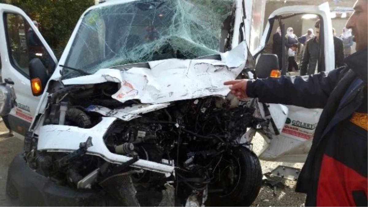Van\'da Trafik Kazası: 4 Yaralı