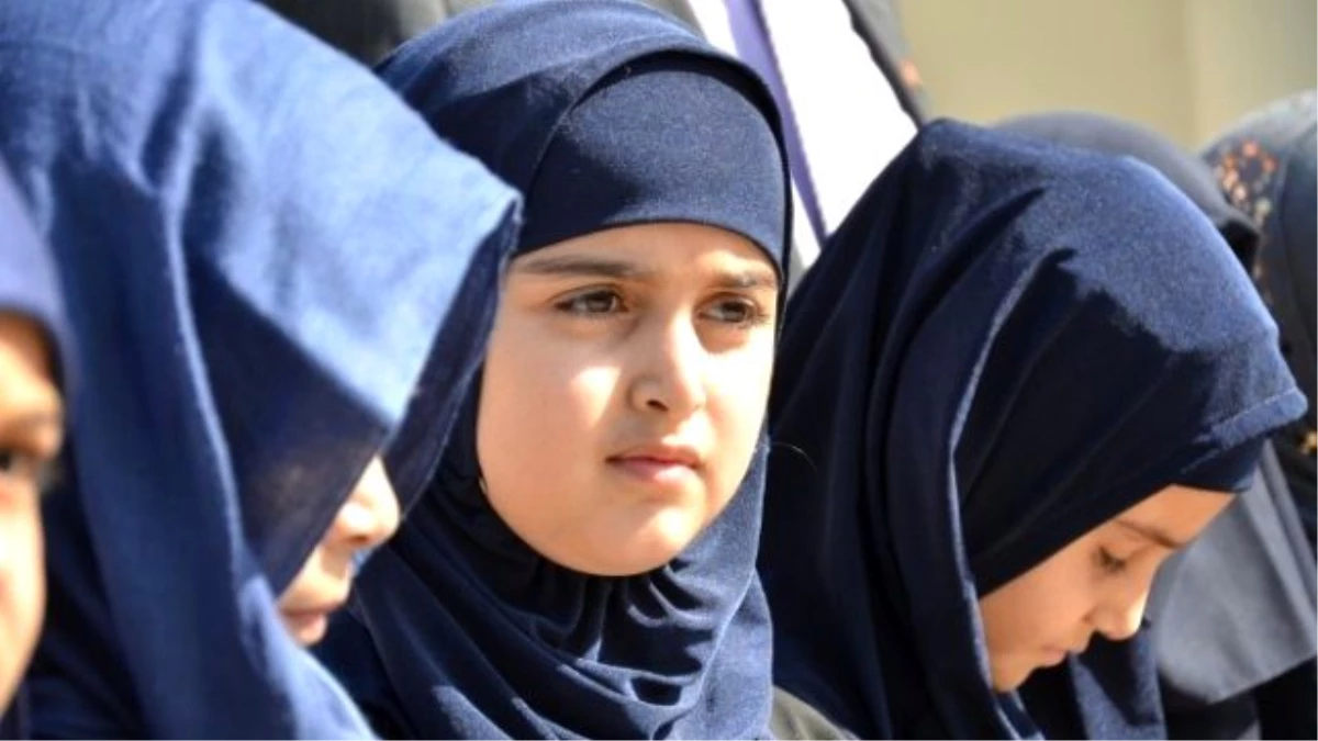 Afganistan\'da Kız Öğrencilere Yönelik Kur\'an Kursu Açıldı