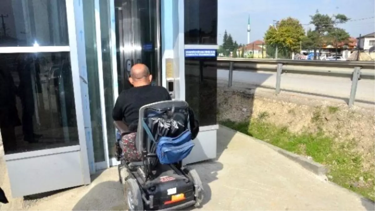 Asansörlere Günlük Bakım Yapılıyor