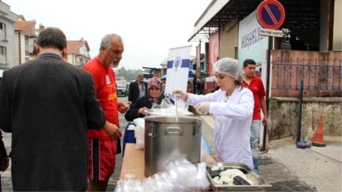 Biga Belediyesi Aşure Dağıttı