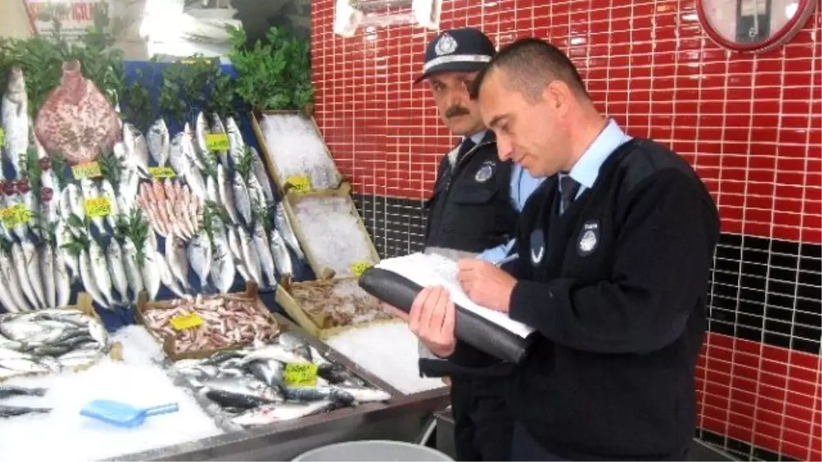 Büyükşehir Zabıtasından Balıkçılara Koku ve Gürültü Denetimi