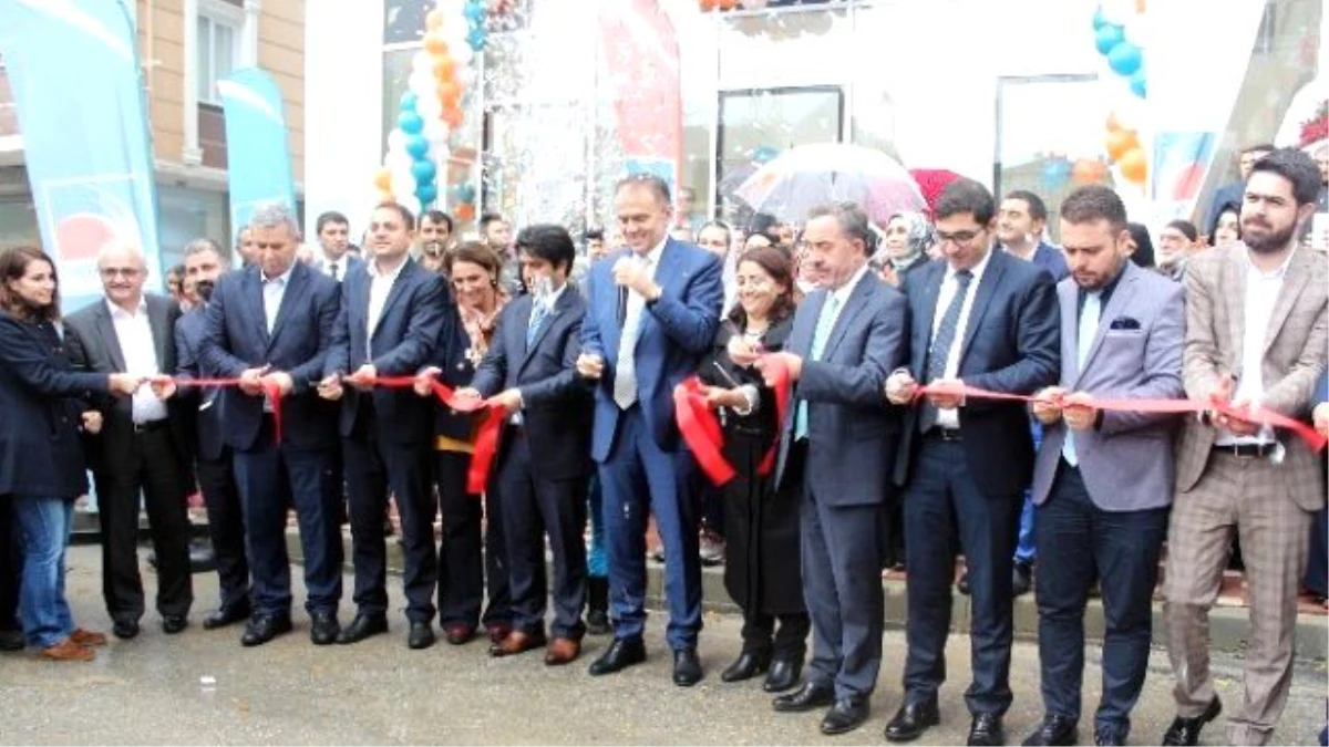 Çekmeköy Adnan Menderes Gençlik ve Kültür Merkezi Hizmete Açıldı