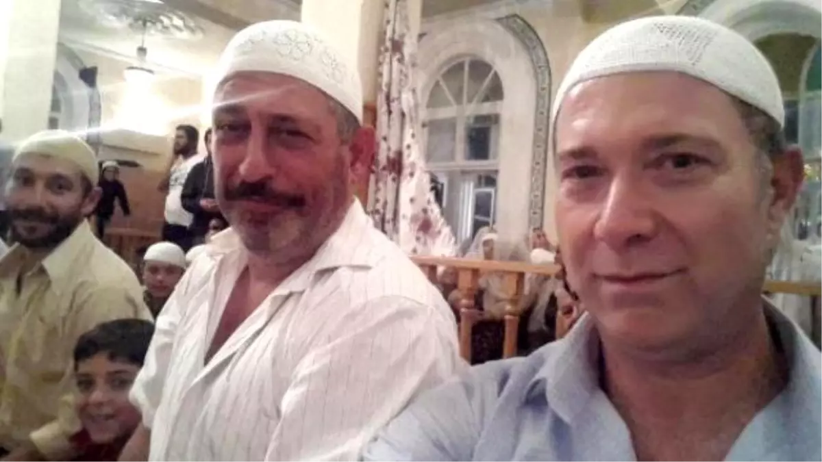 Cem Yılmaz ile Sümer Ezgü\'den Takkeli Selfie