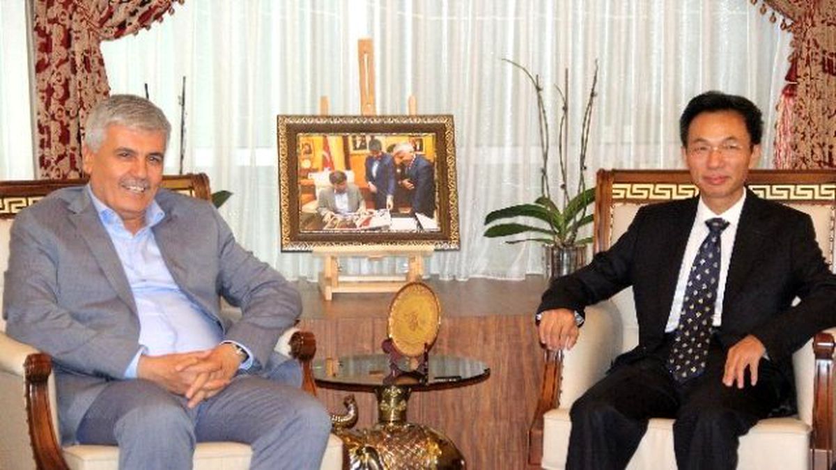Çin Büyükelçisi Hongyang Serik Belediyesi\'ni Ziyaret Etti