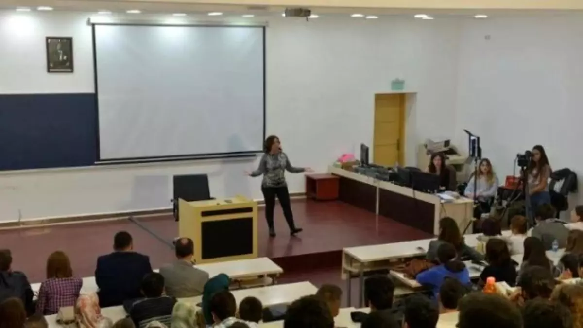 Ece Karaboncuk Sakarya Üniversite\'si Öğrencileriyle Buluştu