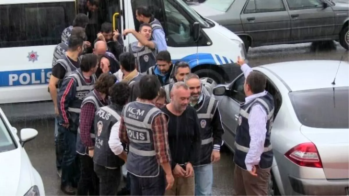 Göçmen Kaçakçılığına 15 Gözaltı