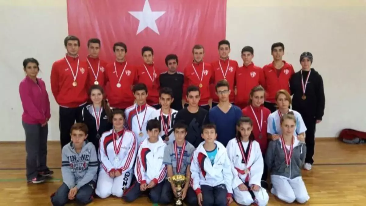 Gürsu Belediyespor Taekwondoda Madalyaya Doymuyor