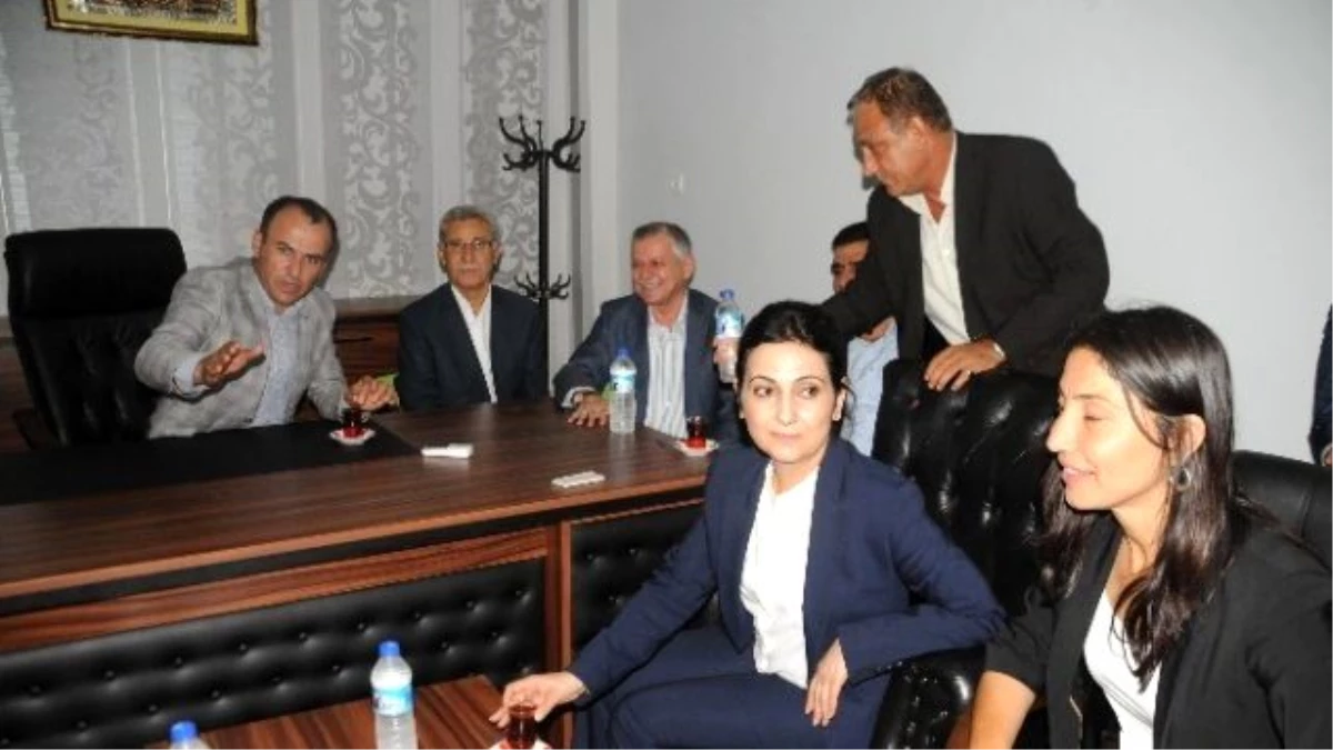 Hdp Eş Genel Başkanı Yüksekdağ, Cizre\'de Esnaf Ziyaretinde Bulundu