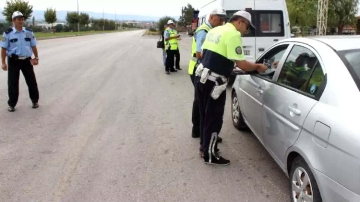 Hırsızlık İddiasıyla Aranan 2 Kişi Yakalandı