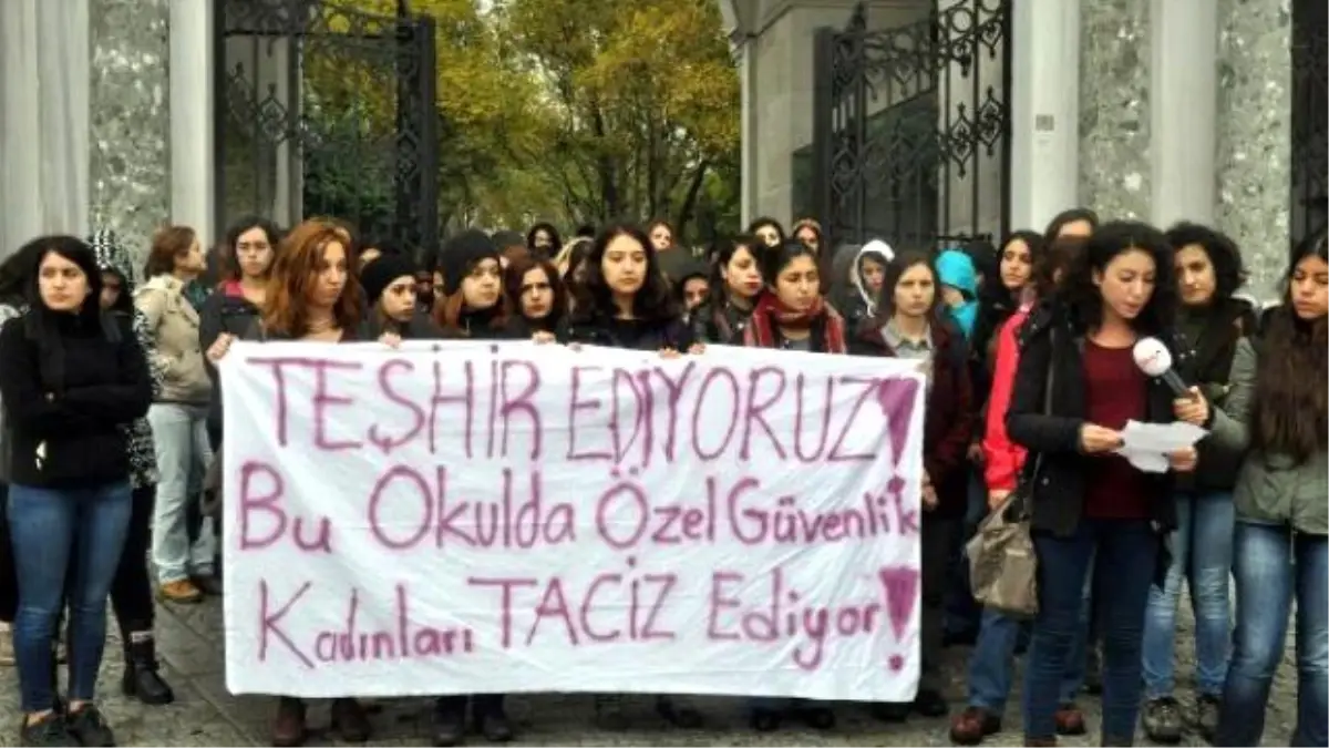 İstanbul Üniversitesi\'nde Özel Güvenlik Tacizi Protesto Edildi