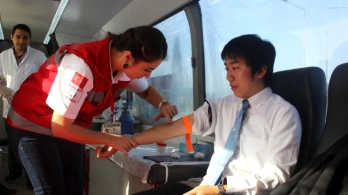 Japon Misafir Gezici Sağlık Otobüsüne Hayran Kaldı