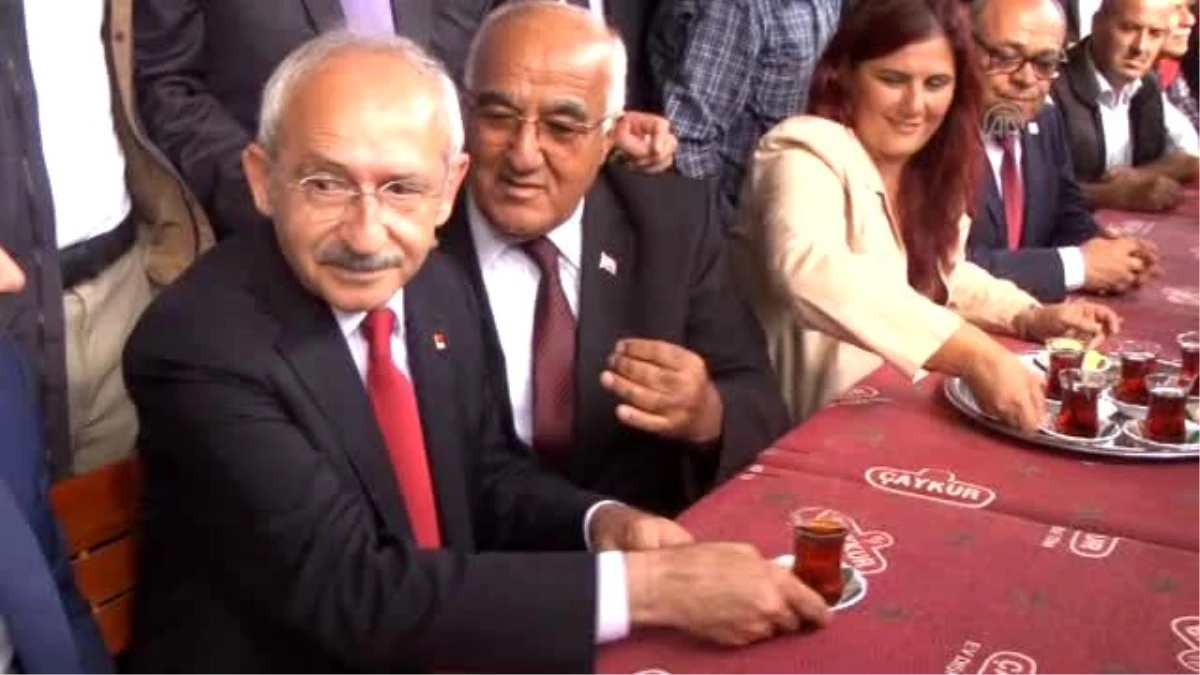 Kılıçdaroğlu, Menderes\'in Doğduğu Mahalleyi Ziyaret Etti