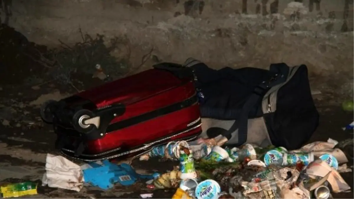 Muradiye\'de Şüpheli Valizler Polisi Alarma Geçirdi