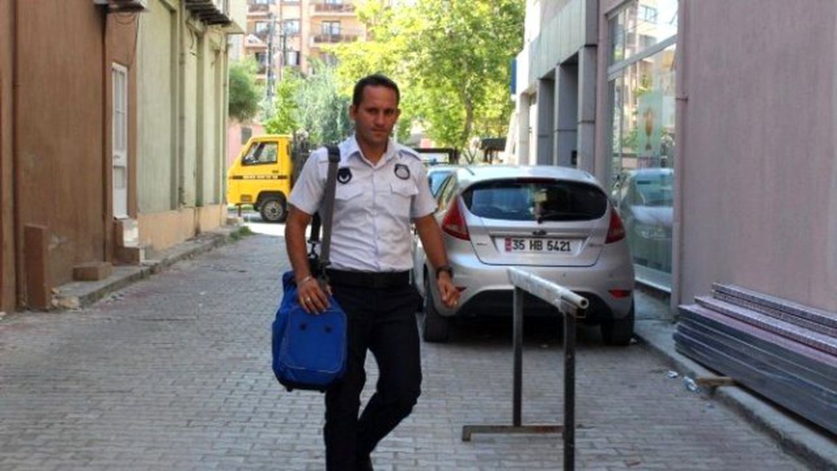 Gündüz Zabıta, Akşam Kick Boksçu