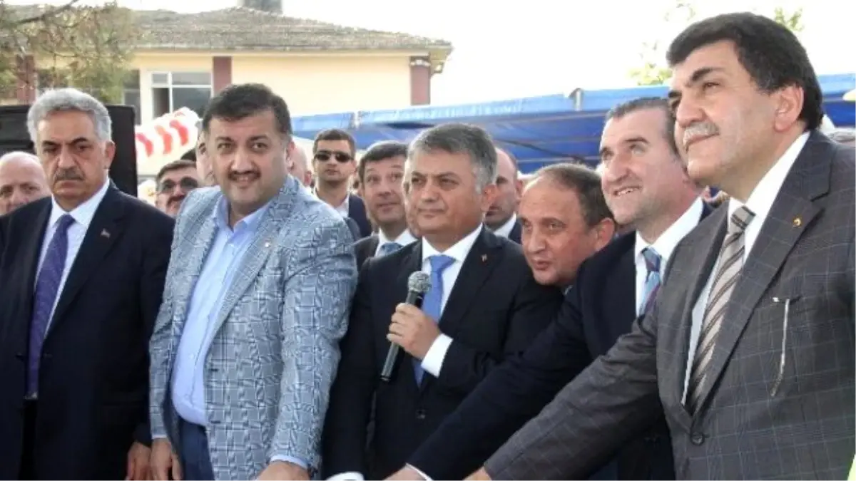 Rize\'nin İlk Beş Yıldızlı Otelinin Temeli Düzenlenen Törenle Atıldı