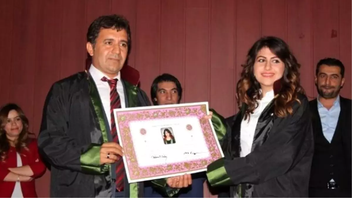 Şanlıurfa\'da Genç Avukatların Ruhsat Heyecanı
