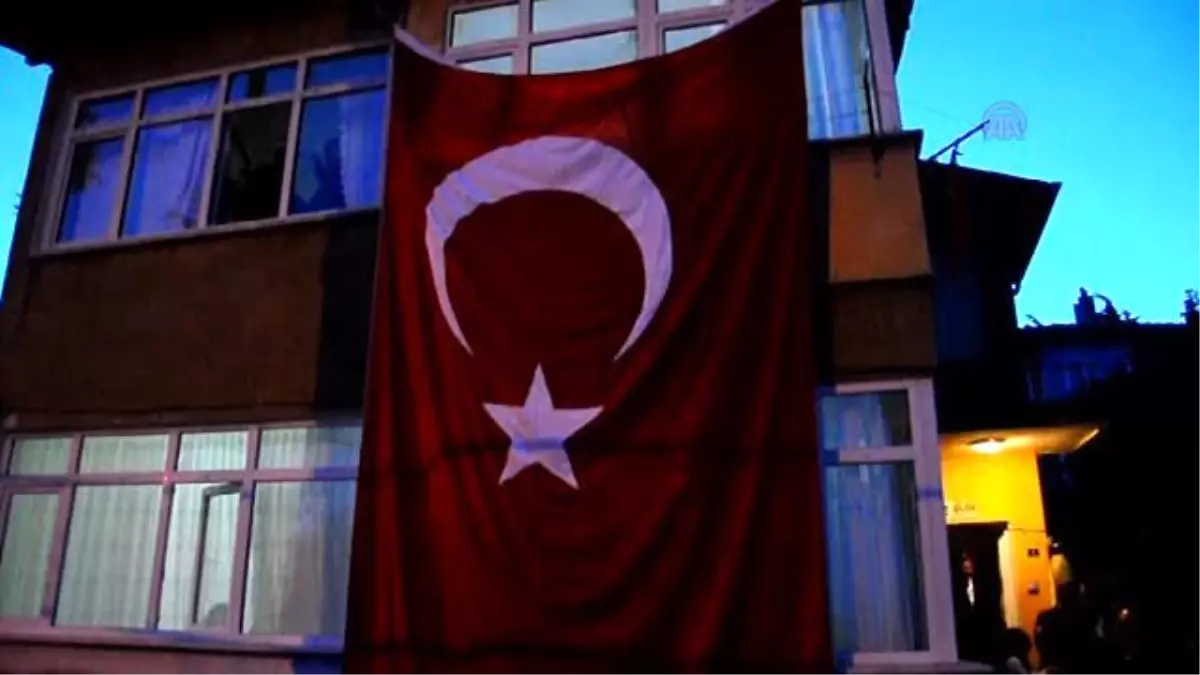 Şehit Astsubay Rahmi Yılan\'ın Babaevinde Yas