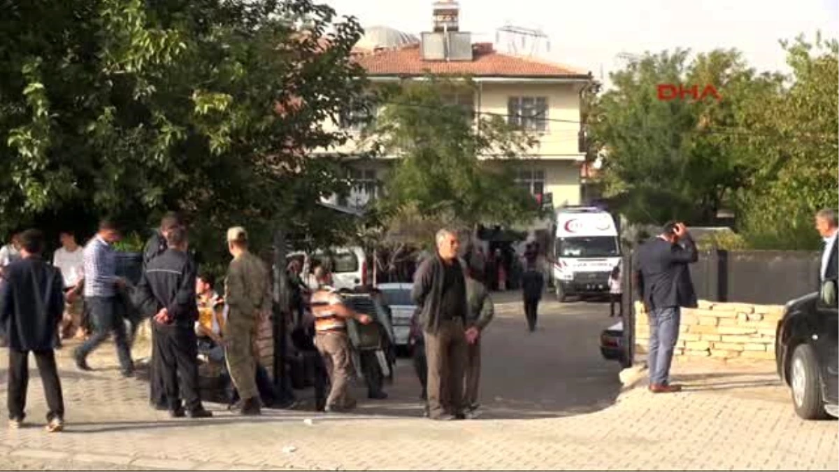 Şehit Polisin Baba Evine Ateş Düştü