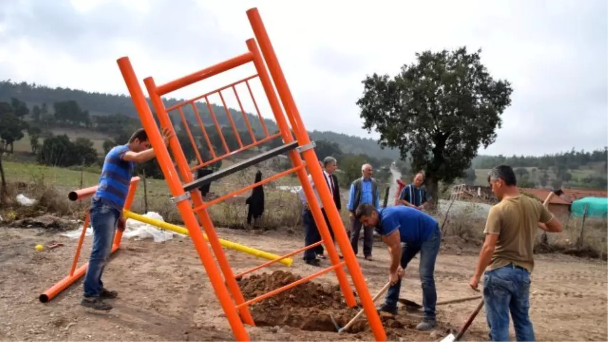 Sındırgı\'da 53 Kırsal Mahalle\'ye Çocuk Parkı Kuruldu