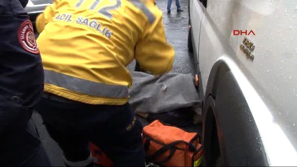 Şişli\'de Minibüs Geri Manevra Yaparken Yaşlı Kadını Ezdi