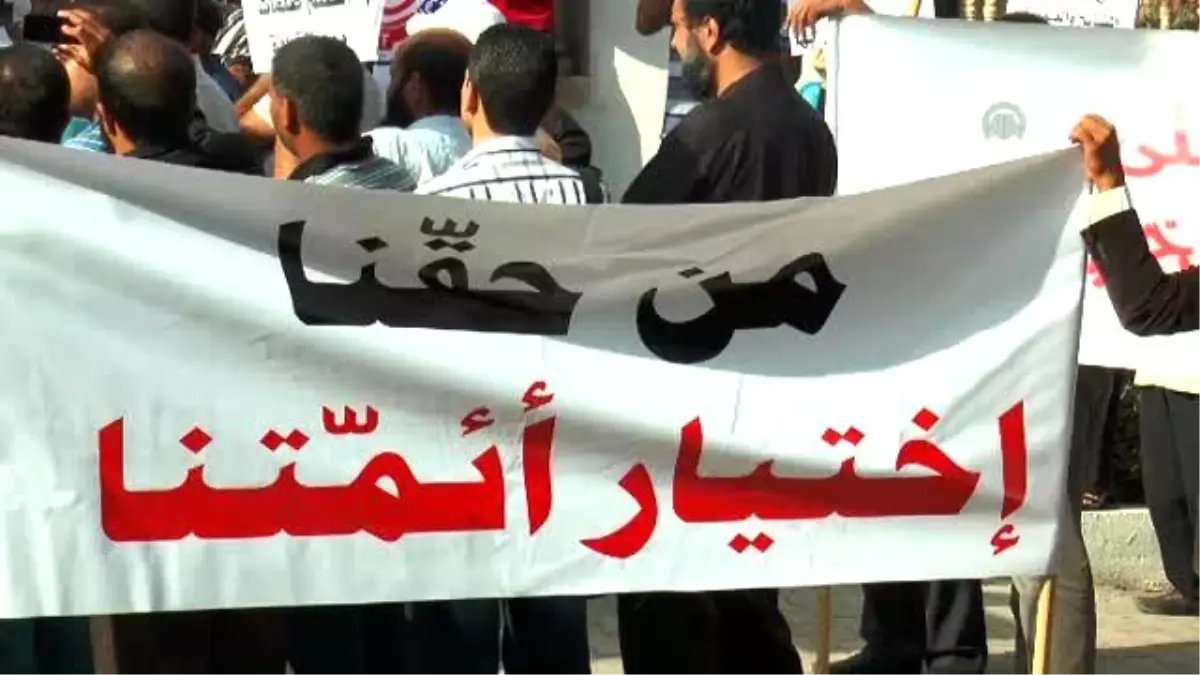 Tunus\'ta "İmamların Görevden Alınması" Protesto Ediliyor