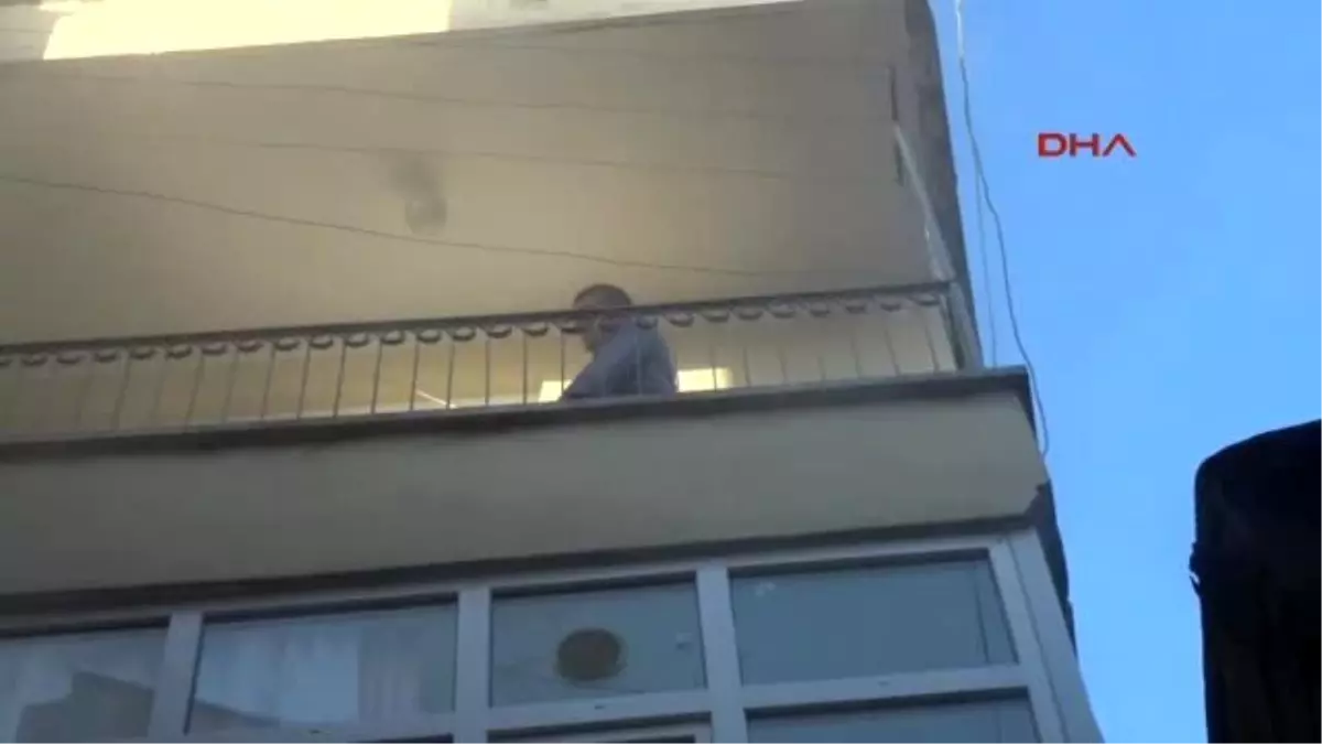 Yangın Nedeniyle Binada Mahsur Kalan 6 Kişiyi İtfaiye Kurtardı