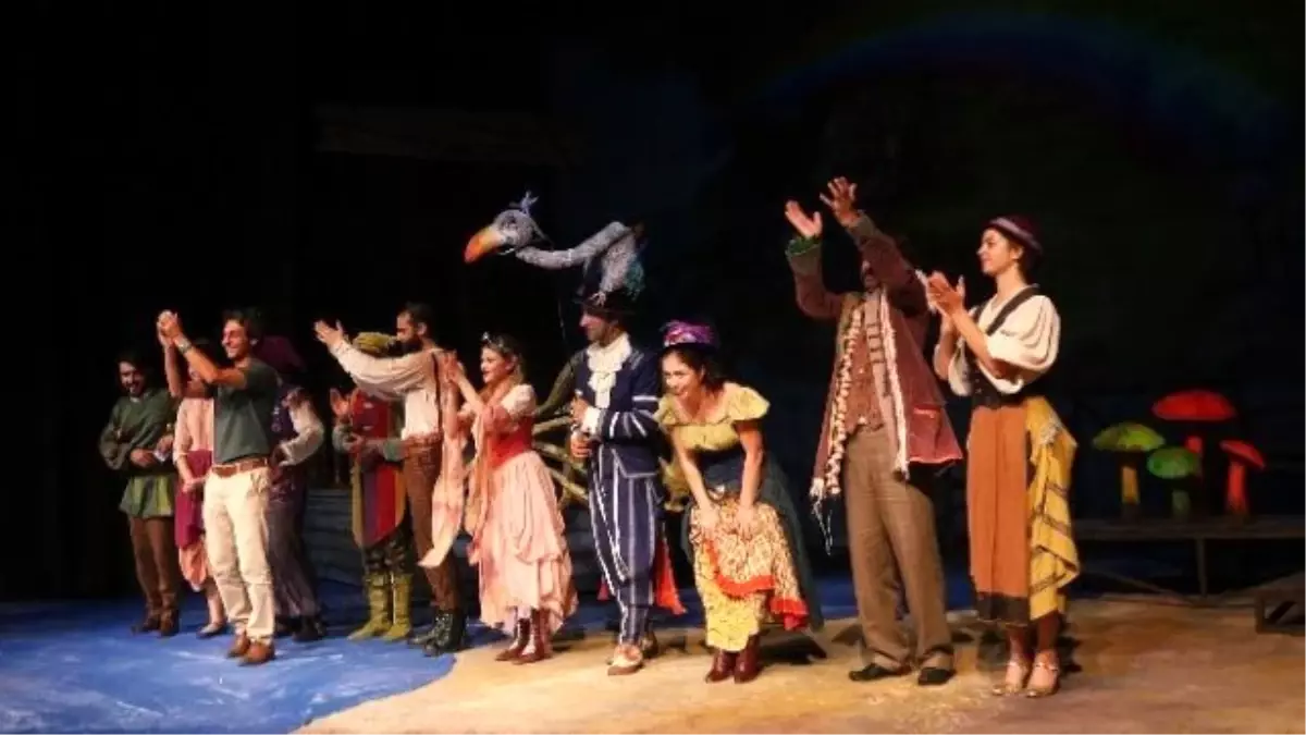 Adana Devlet Tiyatrosu Minik İzleyicileri ile Buluştu