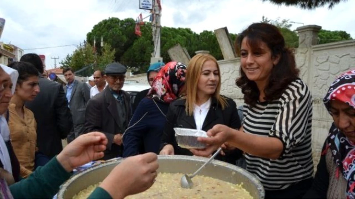 AK Parti Selendi Teşkilatı Aşure Dağıttı