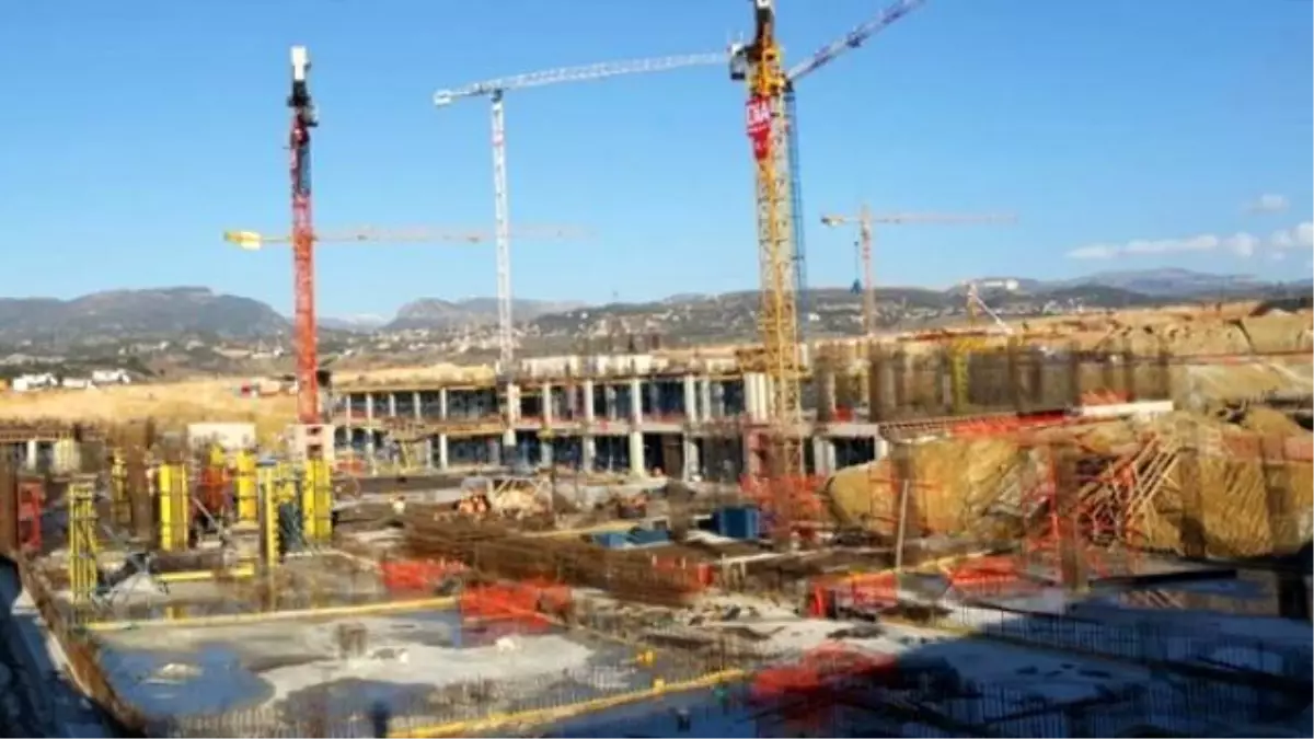 Ankara\'da İnşaat İskelesi Çöktü: 7 Yaralı