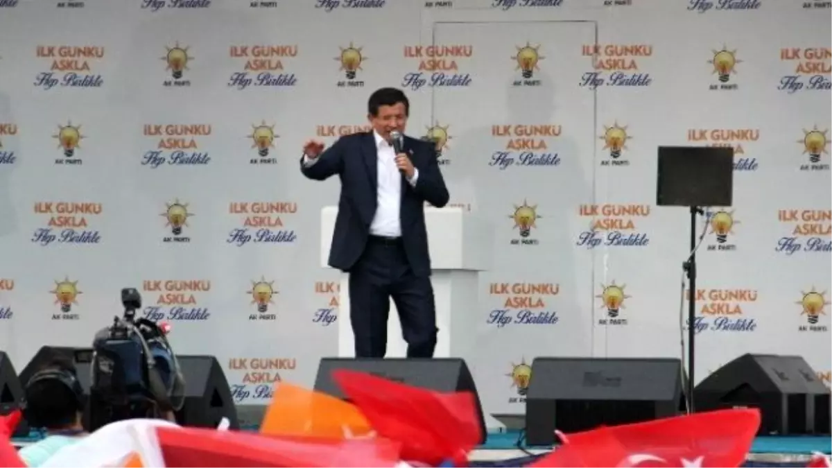 Davutoğlu, Evlenemeyen Gençlere Eş Bulma Vaadinde Bulundu