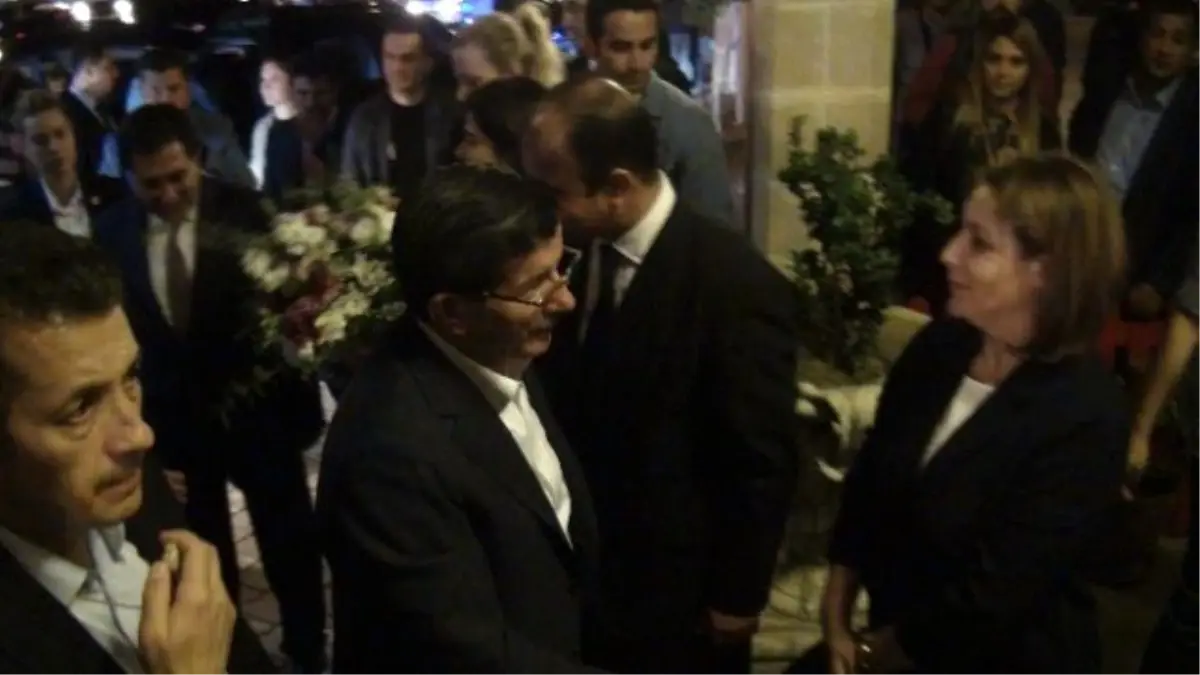 Başbakan Davutoğlu, Şanlıurfa\'daki Stk Temsilcileriyle Yemekte Buluştu