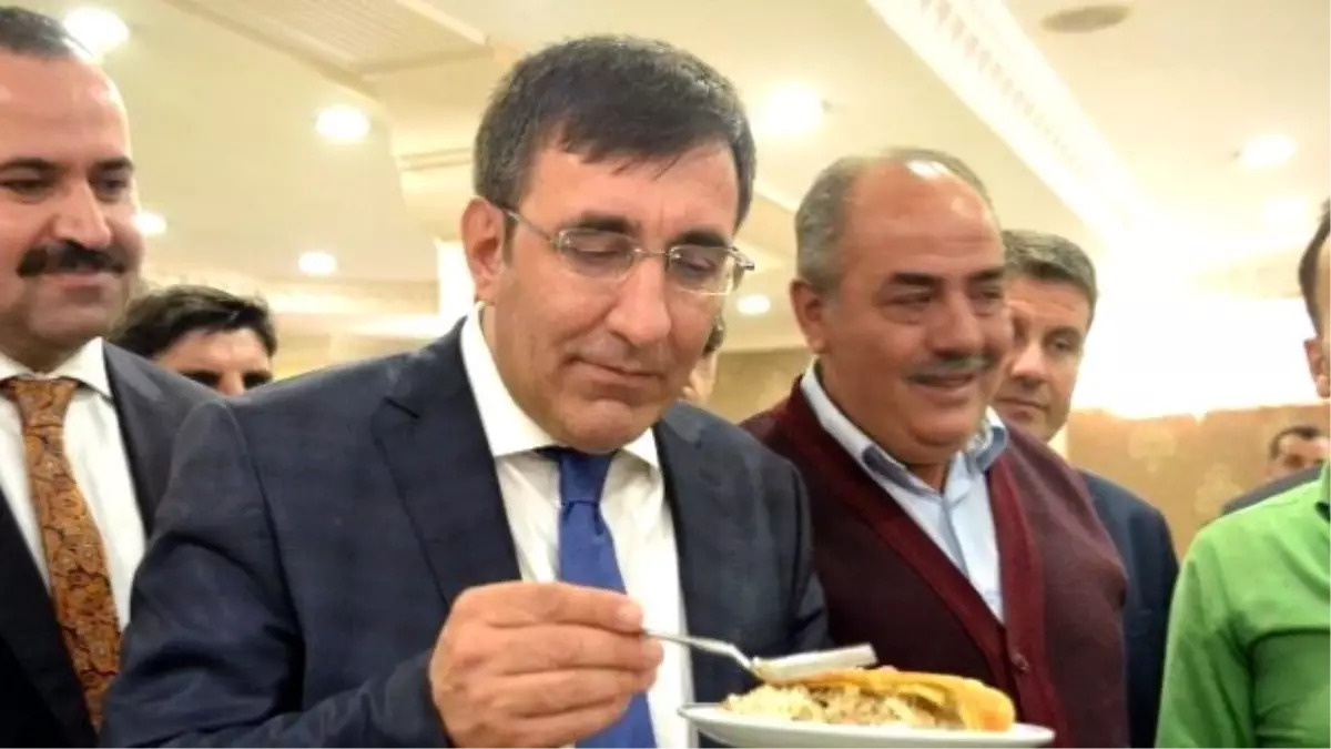 Başbakan Yardımcısı Yılmaz, Perde Pilava Hayran Kaldı