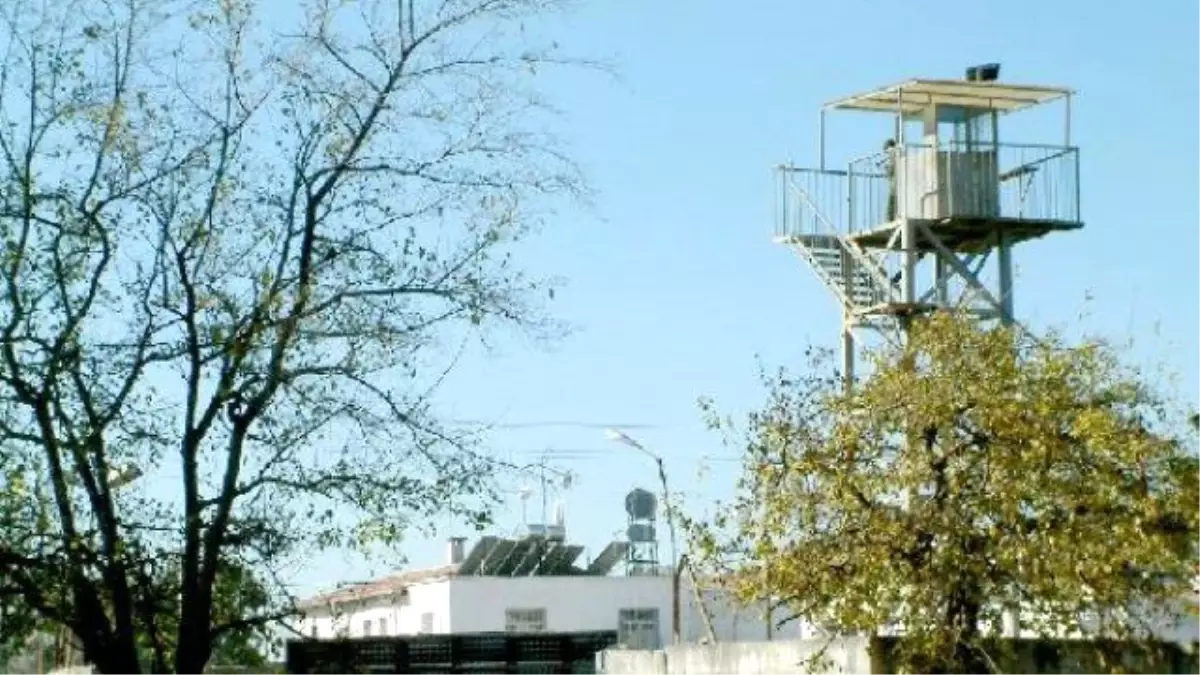 Cezaevi Bahçesinde Tabancayla Vuruldu