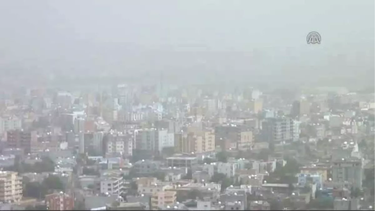 Cizre\'yi Kum Fırtınası Kapladı