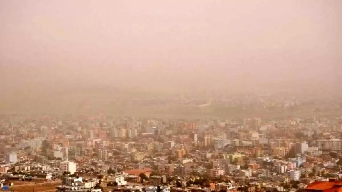 Cizreyi Kum Fırtanası Kapladı