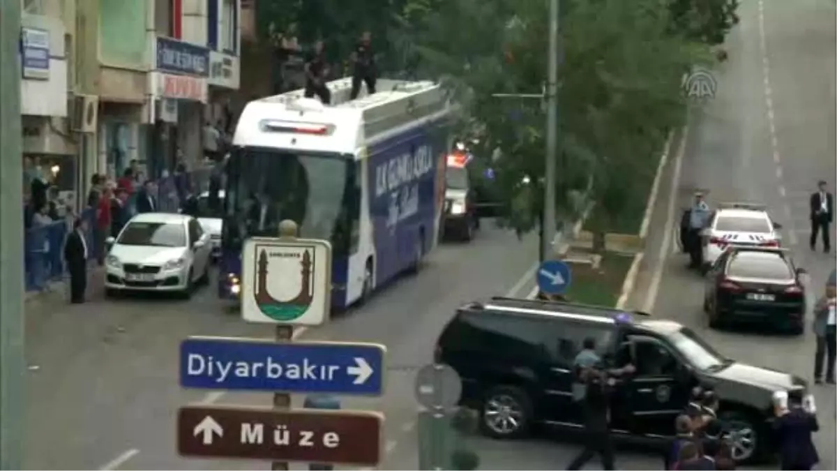 Davutoğlu: "Biz Meydanları Kimseye Terk Etmedik, Etmeyeceğiz"