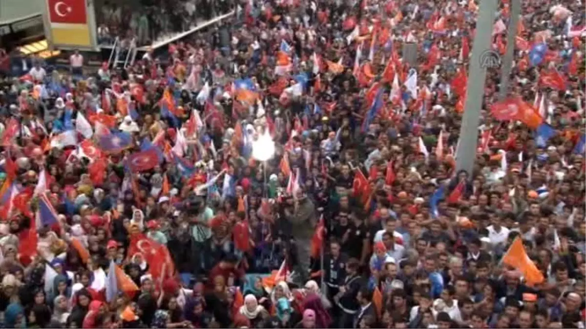 Davutoğlu: "Siz Emredeceksiniz, Seçilmiş Olanlar Yapacaklar"