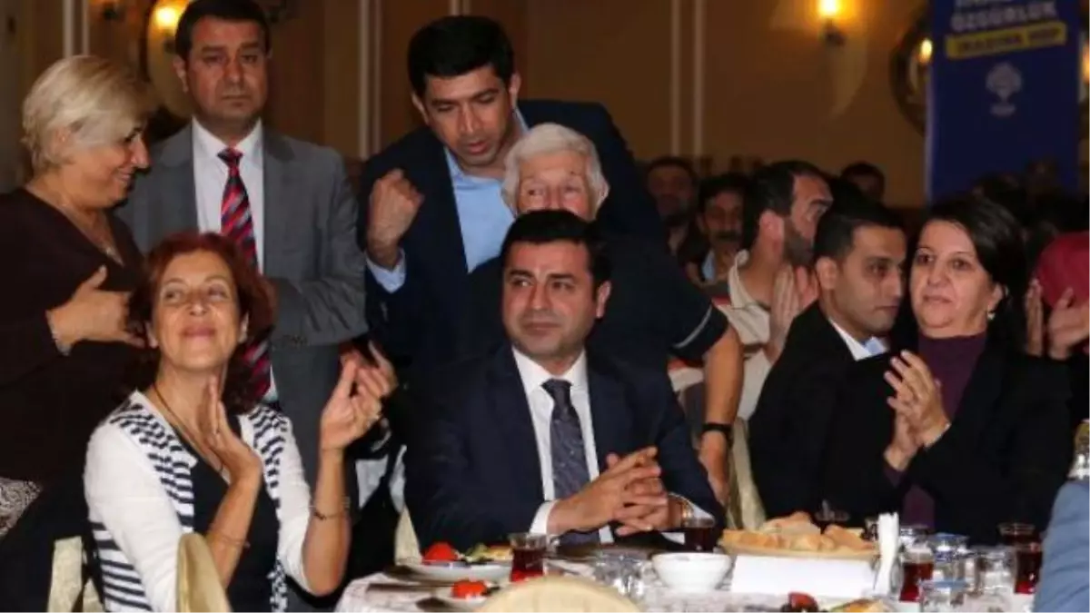 Atama Bekleyen Öğretmen Annesinden Demirtaş\'a: Benim Dayım Olur Musun